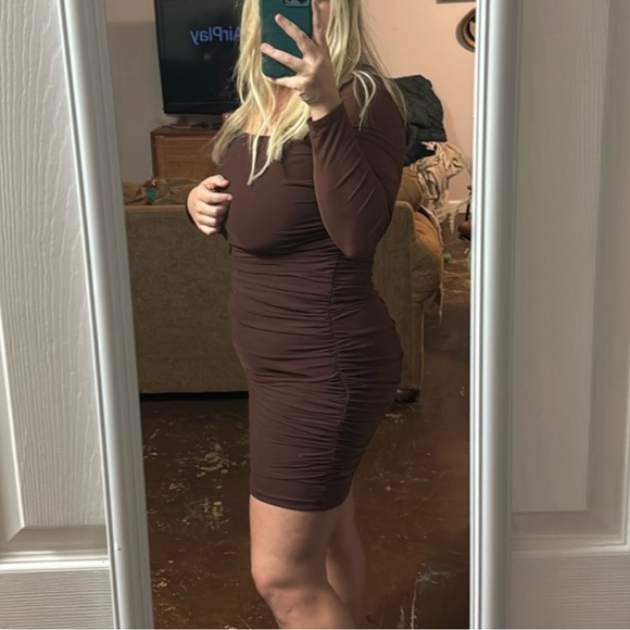 Brown Figure loving - Picture 2 of 3